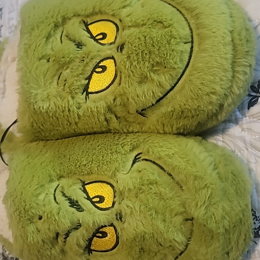 💚Green Grinch Women's Slippers Sz XL 11/12💚